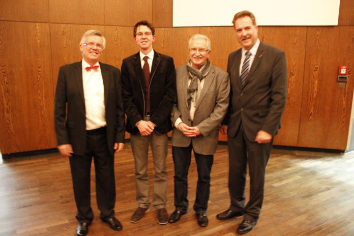 von links nach rechts: Chorleiter Philippe Salliot, Vorsitzender Partnerschaftsverein Stefan Starek, Günter Weinen, Wolfgang Jungnitsch