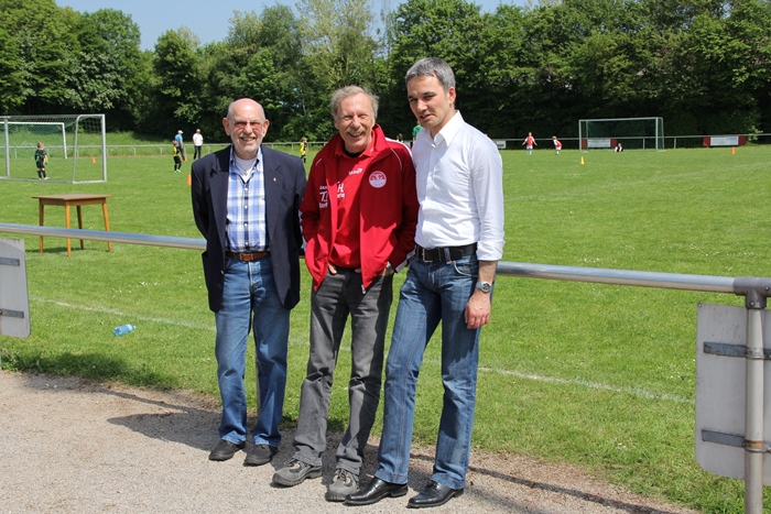 Fred Fröschen(CDU-OV-Vorsitzender Frelenberg) Hans Peter Mines (Vorstandsvorsitzender TuS 09 RW Frelenberg), Wilfried Oellers (CDU-Bundestagskandidat im Kreis Heinsberg)Foto: Walter Junker