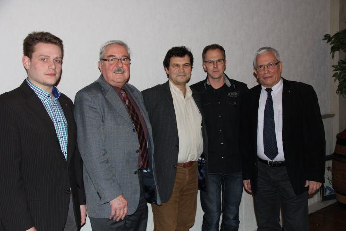 von rechts nach links: Organisator und stv. Ortsverbandsvorsitzender Dietmar Lux, PHK Liebernickel, KHK Ulbrich, die Vorsitzenden der Senioren Union und der Jungen Union, Artur Wörthmann und Robert Kohnen  Foto: Walter Junker