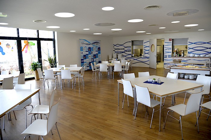 modern und freundlich sind alle Räume - hier der Speisesaal - gestaltet  Foto: Toni Stumpf