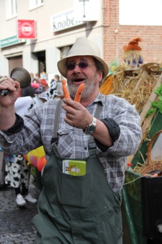 Bauer Harry bei der Steuerabgabe Foto: Walter Junker