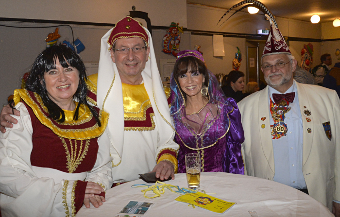 „Ägyptern“ Klaudia Prochnow, Peter Fröschen, „Burgfräulein“ Martina Czervan-Quintana Schmidt und Wolfgang Dressel vom Vorstand des Festausschusses Übach-Palenberger Karnevalsvereine  Foto: Toni Stumpf