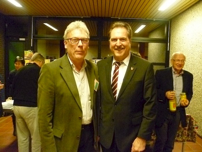 Herbert Schmerz (Projektgruppenvorsitzender) und Bürgermeister Wolfgang Jungnitsch Foto: Walter Junker