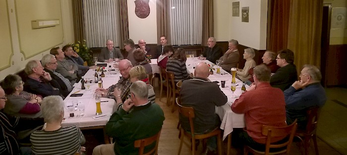 Im Gespräch bei der Mitgliederversammlung in Frelenberg